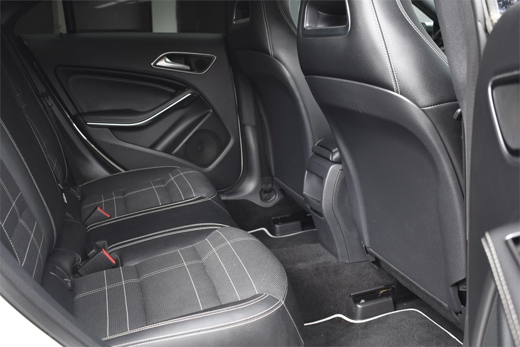 Foto 10 MERCEDES  CLA  200 D 