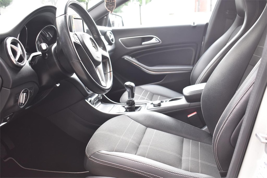 Foto 8 MERCEDES  CLA  200 D 