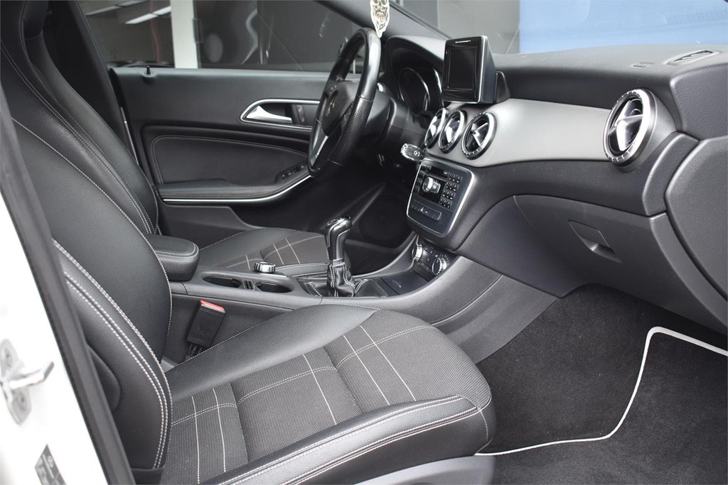 Foto 9 MERCEDES  CLA  200 D 