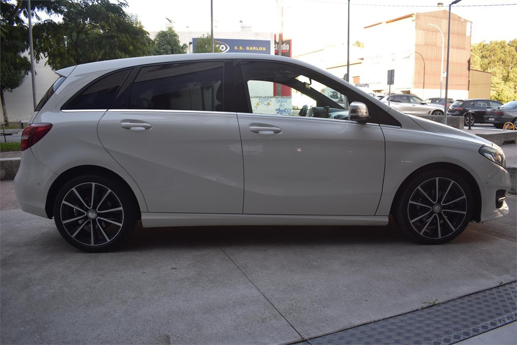 Foto 4 MERCEDES  CLASE B 180D 1.5 110CV
