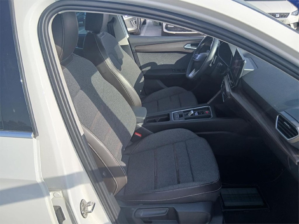 Foto 3 SEAT León Familiar SP 1.5 eTSI 110kW DSG S&S Xcellence Go L